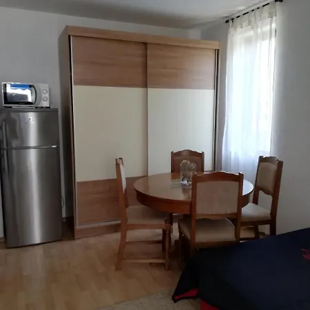 Studio Apartman Luna *